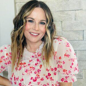 Cabi 6715 Cherish Top Spring 2025 Medium EUC